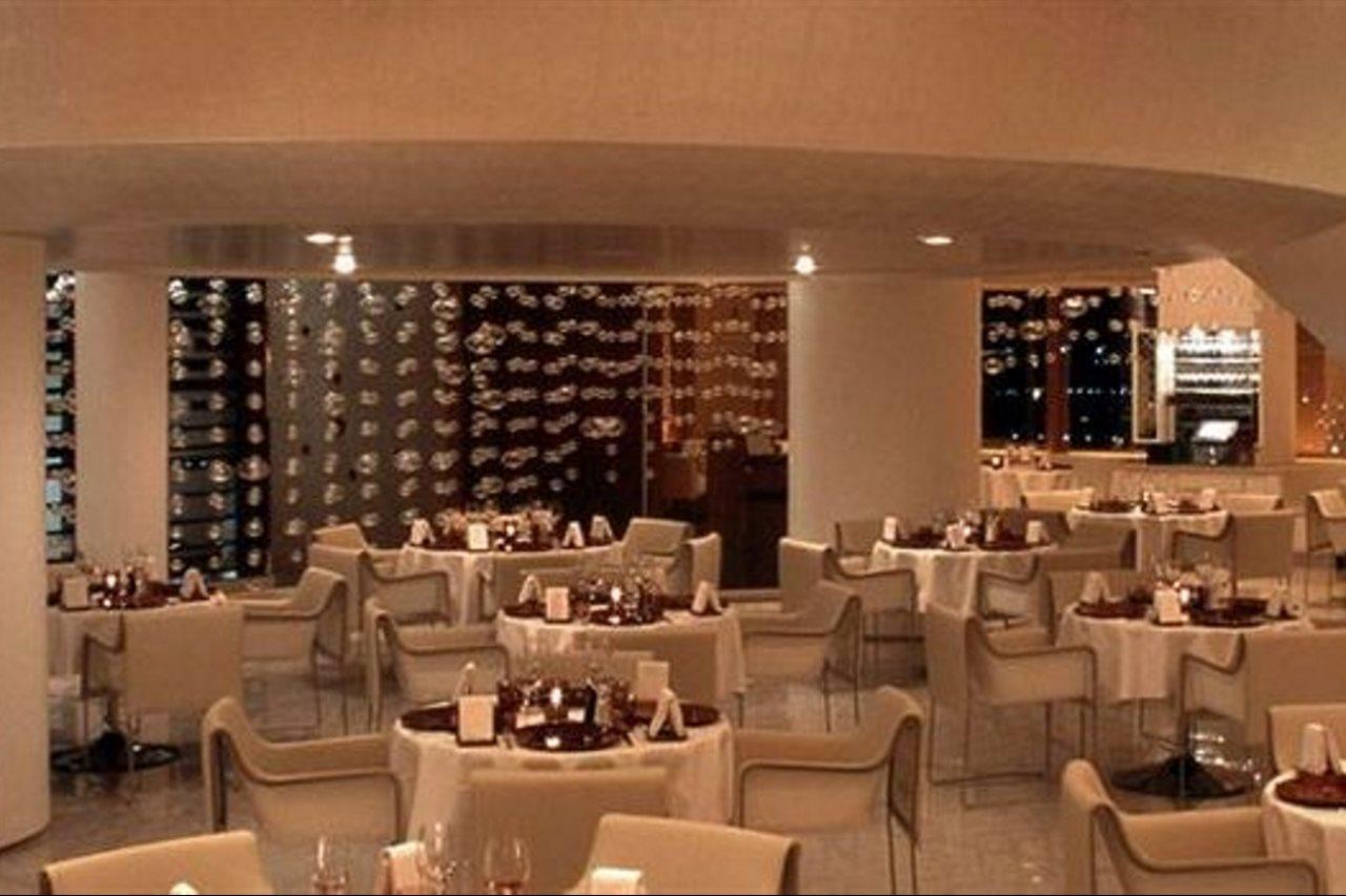 The W Las Vegas At Mandalay Bay By Suiteness Exterior photo