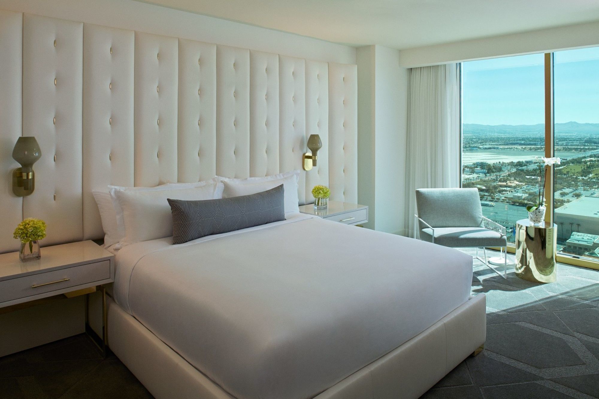 The W Las Vegas At Mandalay Bay By Suiteness Exterior photo