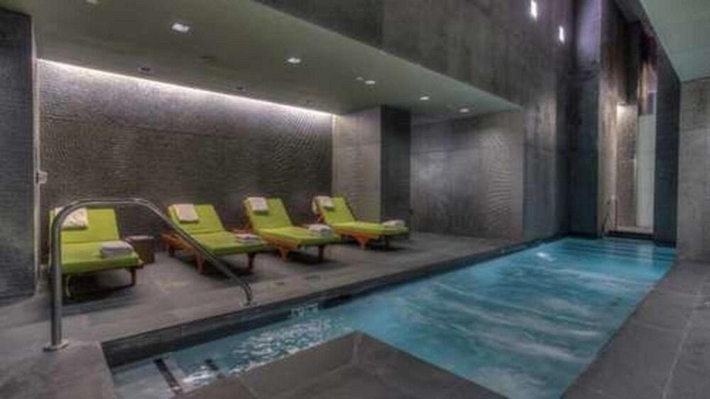 The W Las Vegas At Mandalay Bay By Suiteness Exterior photo